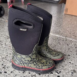 Bogs Kids Skull Pattern Boots - Black and Green